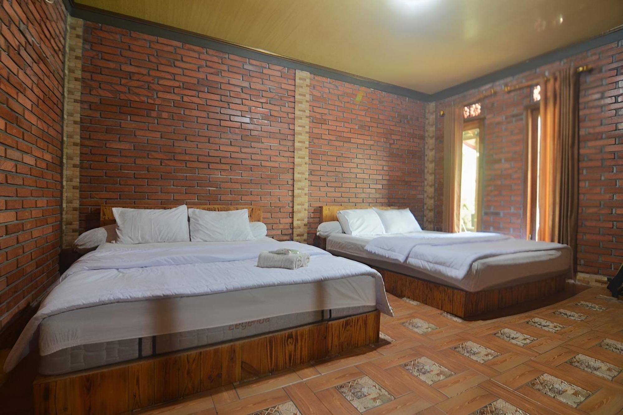 Villa Kopiori Yogyakarta Exterior foto